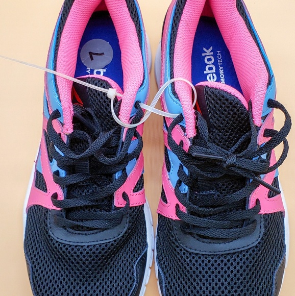 Women Reebox shoes size 7 - Picture 2 of 8